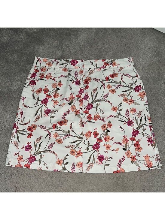 Karen Scott Dresses & Skirts - KAREN SCOTT White Floral Skirt